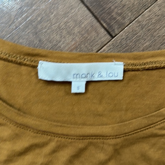 Monk and Lou lightweight t-shirt. Size S. - Picture 3 of 4